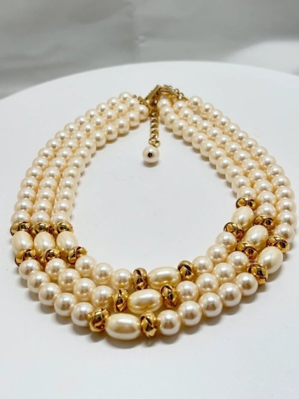 Vintage Pearl And Gold Triple Strand Short Necklace 🟡